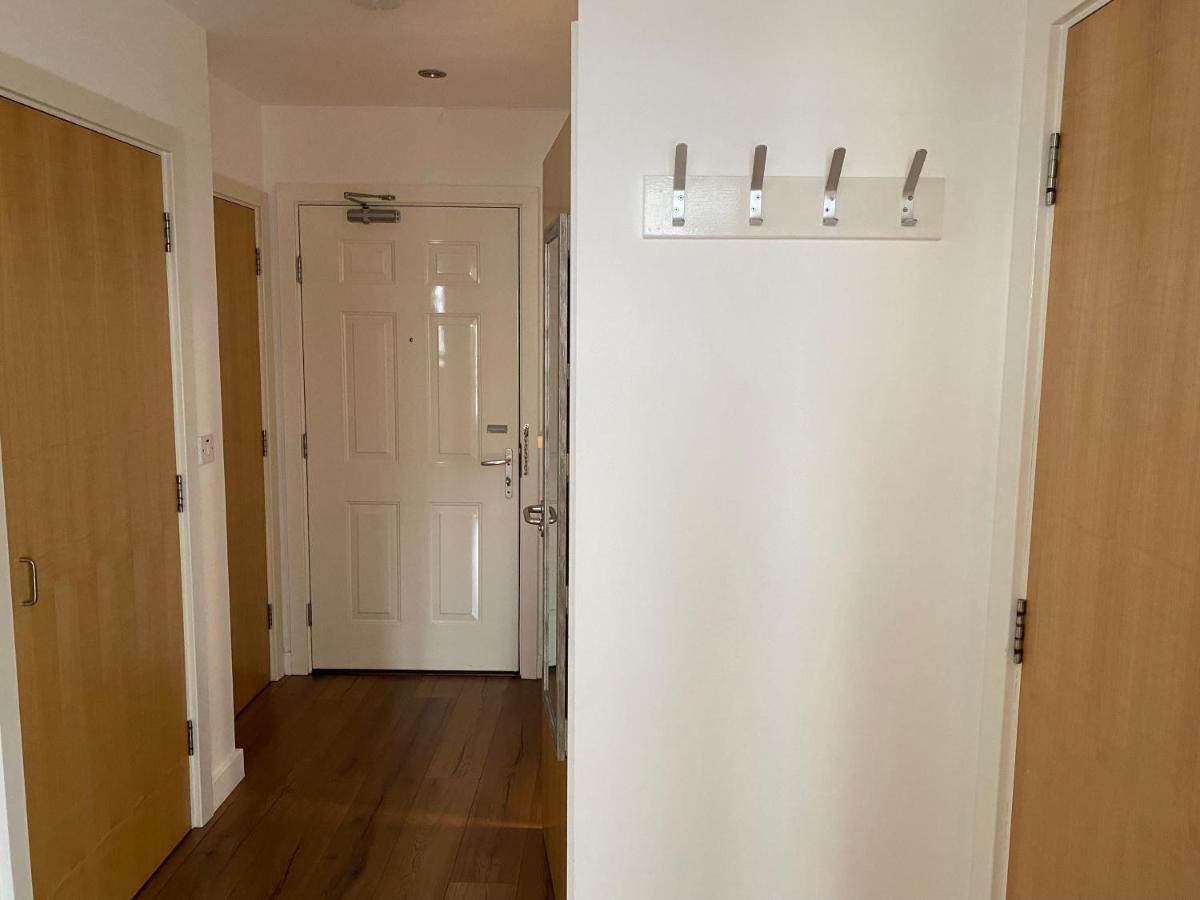 Fast Internet One Bedroom Apartment In Greater London, Id Required Exterior foto