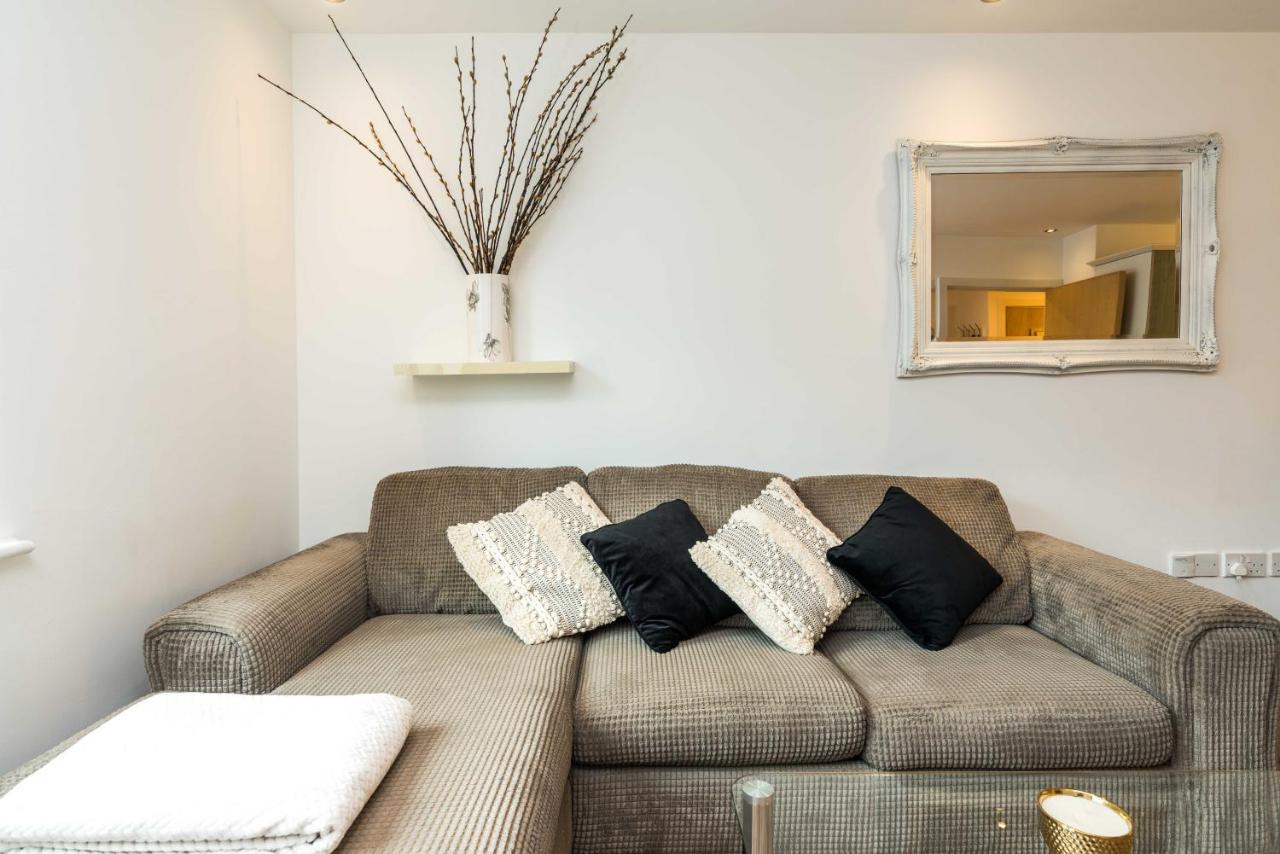 Fast Internet One Bedroom Apartment In Greater London, Id Required Exterior foto